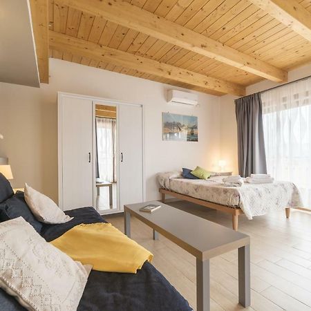 Peperino Attic Flat Apartment Ciampino Bagian luar foto