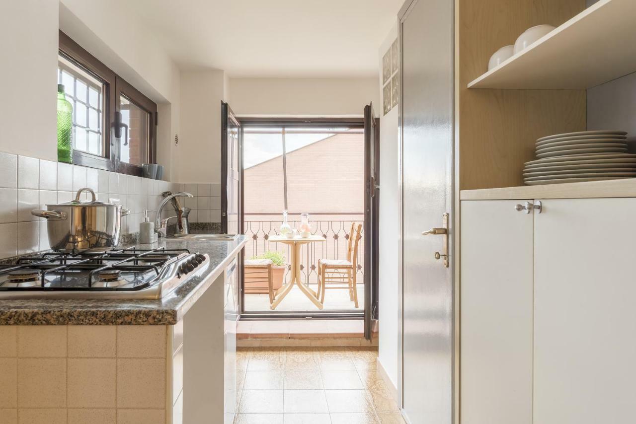 Peperino Attic Flat Apartment Ciampino Bagian luar foto
