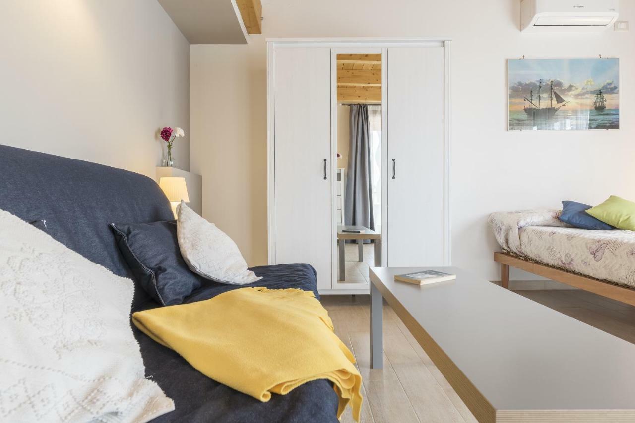 Peperino Attic Flat Apartment Ciampino Bagian luar foto