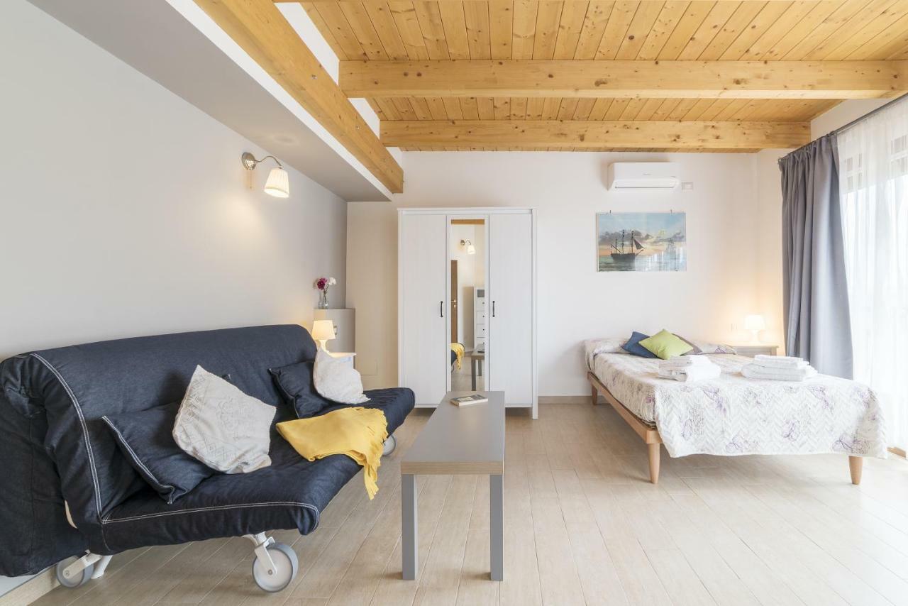 Peperino Attic Flat Apartment Ciampino Bagian luar foto