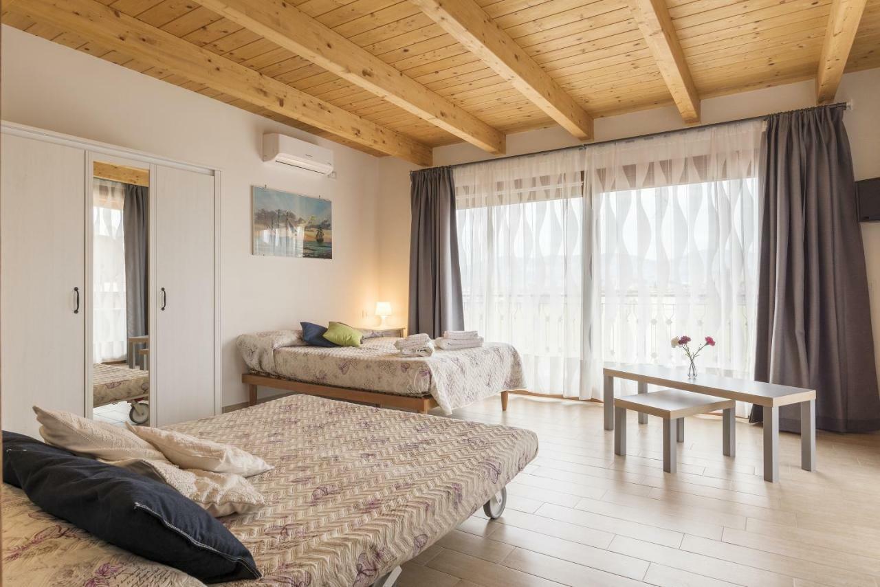 Peperino Attic Flat Apartment Ciampino Bagian luar foto