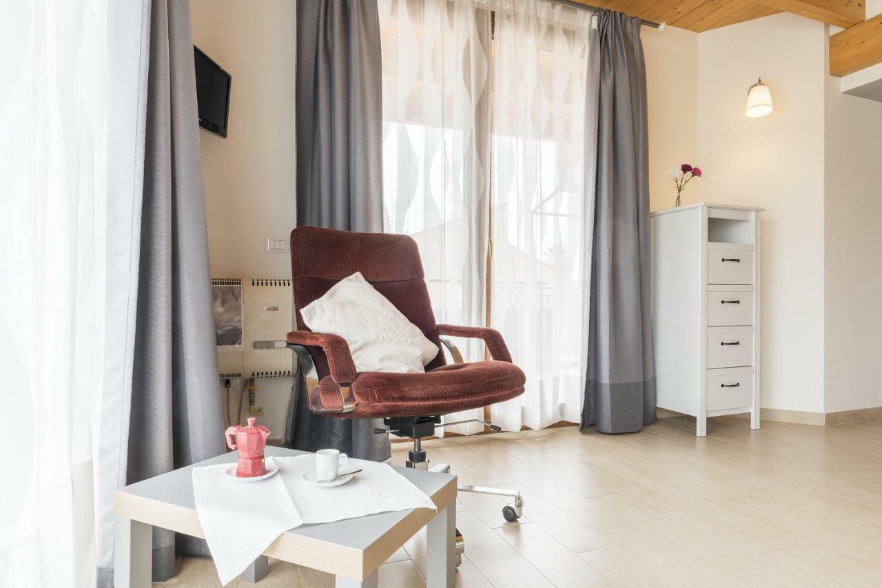 Peperino Attic Flat Apartment Ciampino Bagian luar foto