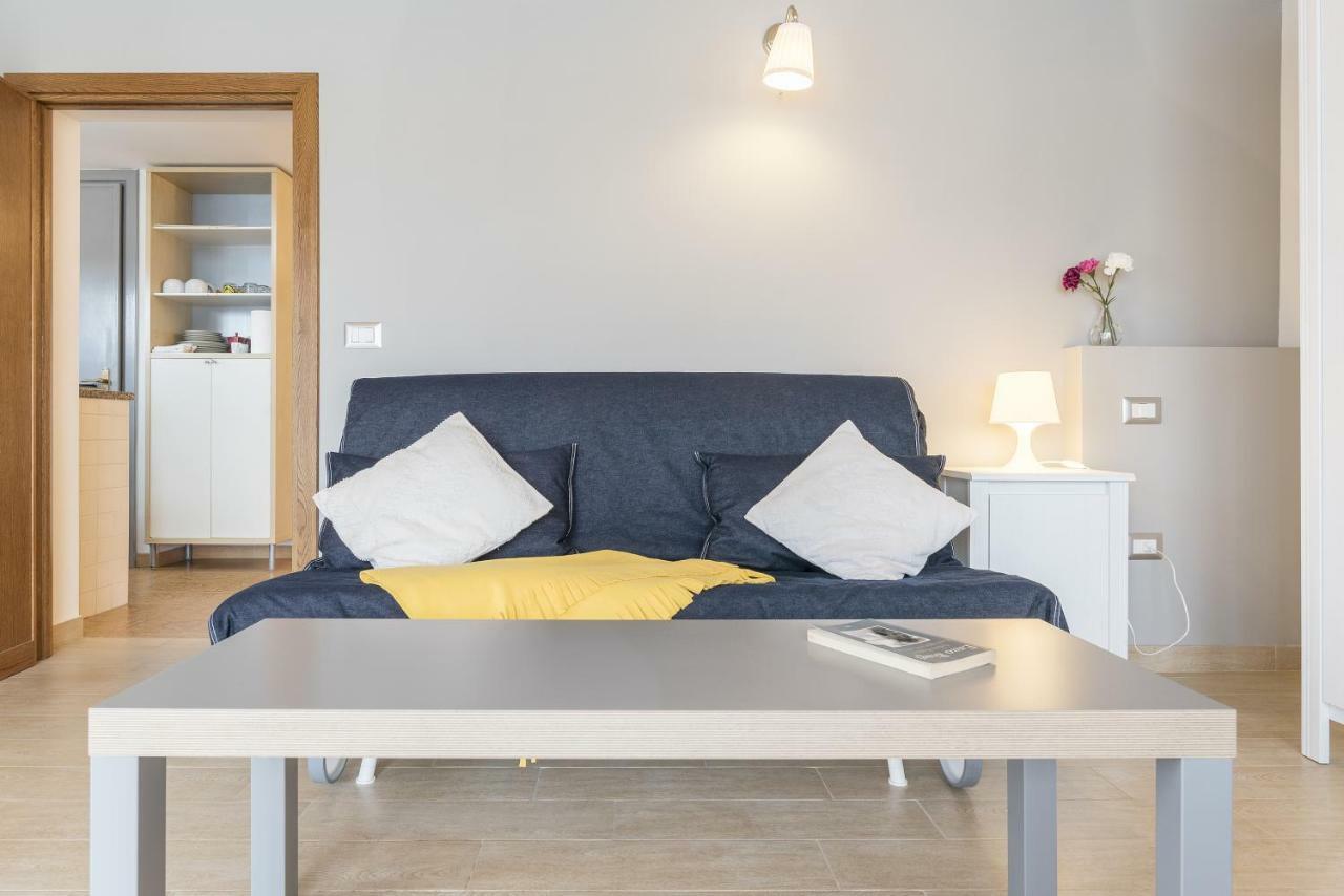 Peperino Attic Flat Apartment Ciampino Bagian luar foto